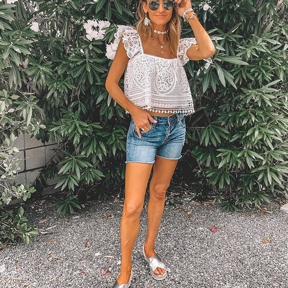 Endless love ⭐️Vici white ruffle top M - Picture 4 of 16